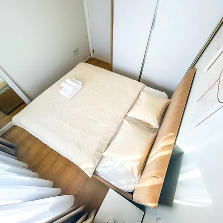 Azure Dream G8 Golem (Tirana)